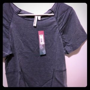 Beautiful BRAND NEW Hang Ten - XS !